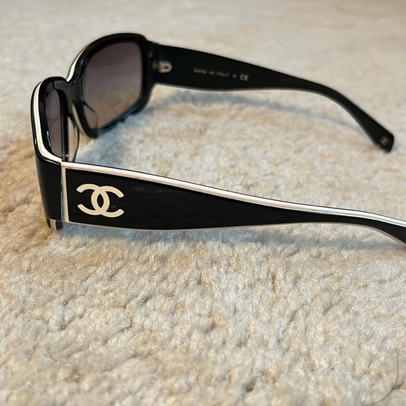 Authentic Chanel Sunglasses with box. - Picture 3 of 8